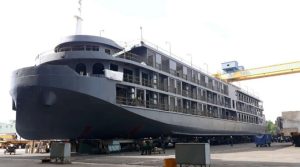 Thi công các thiết bị trên tàu
