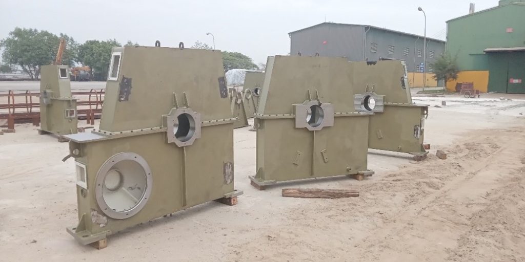 Thi công các thiết bị trên tàu