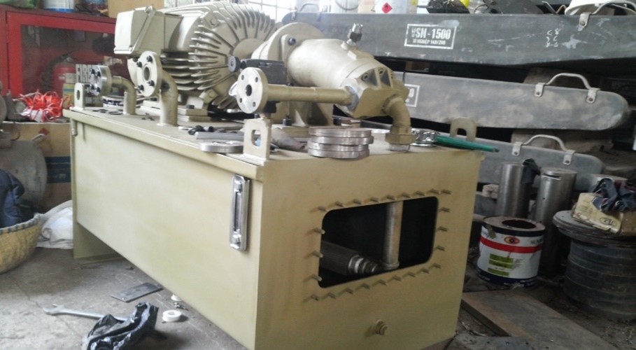 Thi công các thiết bị trên tàu