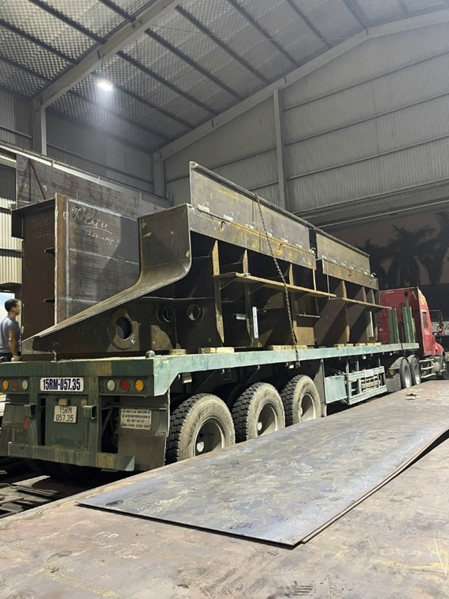 Gia công chi tiết, cụm chi tiết thành quầy miệng hầm hàng, hệ nắp hầm hàng tàu 30.000 T